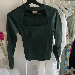 Grön topp - Grön topp från Zara. Använd 1 gång!