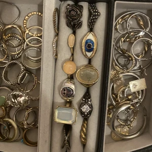 Ringar  - Säljer lite blandade ringar köpta från olika märken, säljer billigt, billigare om man vill köpa fler , 💛💛