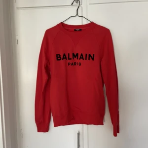Tröja Balmain - Tröja från Balmain. Storlek S. Använd ett fåtal gånger så tröjan är i nyskick. 
