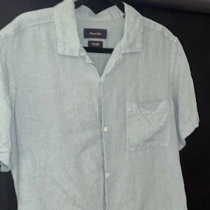 Massimo Dutti skjorta - Kortärmad skjorta från Massimo Dutti. Använd 1 gång. Storlek S. Hör av er vid frågor☺️