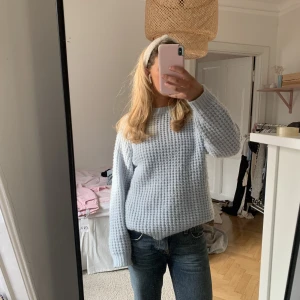 Blå stickad tröja - Söt tröja i bra skick! Storlek s:)