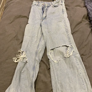 Jeans  - Säljer dessa snygga jeans, storlek 34. 100kr + frakt 