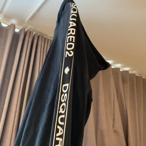 Dsquared hoodie - Dsquared Hoodie! Flitigt använd men 8-/10 condition.