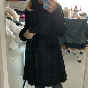 Pälskappa  - Intressekoll på denna äkta mockapäls som är köpt på Micmic. Sparsamt använd.