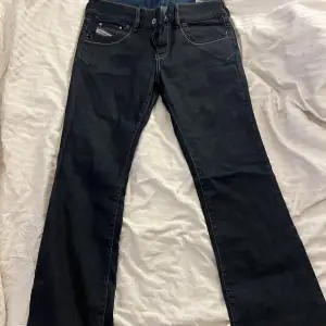 Lågmidjade jeans från diesel i storlek W30 L32
