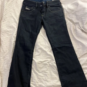 Lågmidjade jeans  - Lågmidjade jeans från diesel i storlek W30 L32