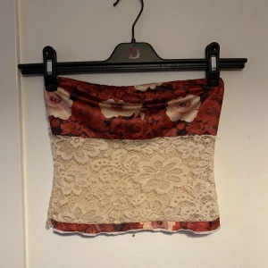bandeau topp - älskar!!! men den är för liten för mig tyvärr. bara spets på baksidan 💓💓