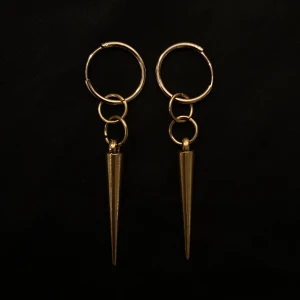 Guldiga Maria Nilsdotter liknande örhängen - Säljer dessa guldiga Maria Nilsdotter liknande örhängena, egentillverkade!