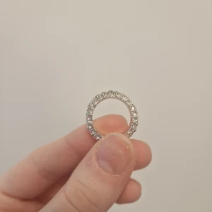 Ring med stenar  - Ring, ej äkta silver.