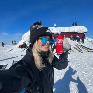 Åre mössa  - INTRESSEKOLL  Snygga Åre mössan i svart! 