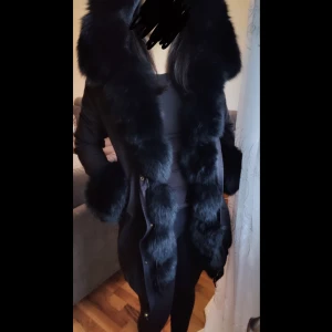 Fatima parka - Fatima parka jacka i äkta päls, storlek xs 