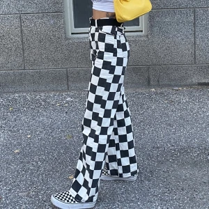 Rutiga jeans  - Rutiga jeans från monki. Strl 28 