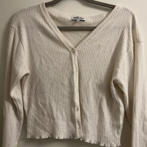 Kofta madlady - En jättefin kofta från Madlady i storlek S. Skriv för mer info ❤️