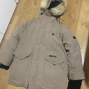 Candagoose jacka - Bra stick, säljs pågrund av nyköp 