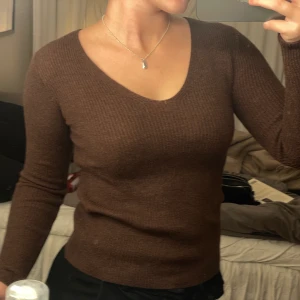 Brun stickad  - Storlek S