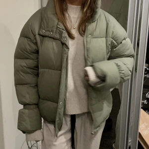 Vinterjacka  - Vinterjacka från Nakd! Använd mycket förra vintern men har inga defekter alls. Storlek 34, nypris ca 1000 säljer för 590