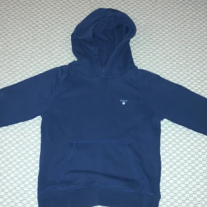 Gant hoodie  - Gant från kidsbrandstore finns inget fel med hoodien 