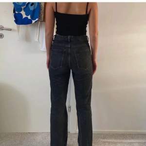 Midwaisted jeans svarta jag en 1.73 cm 