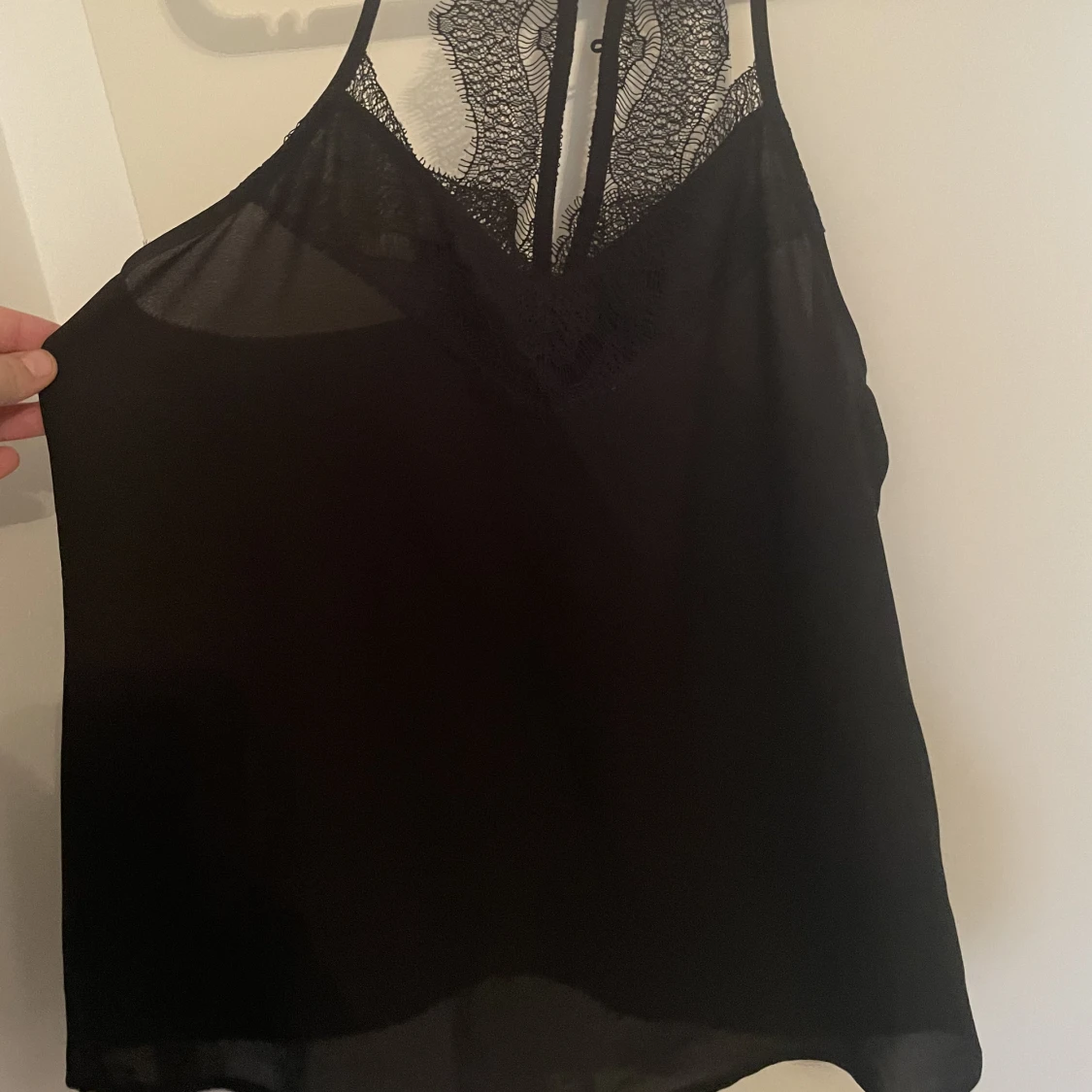 Svart linne med spets 