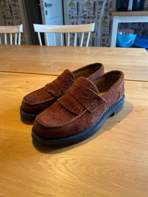Our legacy loafers - Our legacy loafers Storlek 40 men är enorma i storleken så passar mig som har 42,5 igentligen Nypris 3600kr Skick 8/10