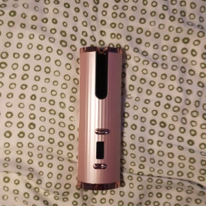 Bärbar lockjärn - Bärbar lock järn som knappt används,bra skick och ingår alla orginaldelar.Köpte den för 500 kr men säljer för 300