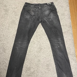 Dondup Jeans size 33 - Dondup jeans i hyfsat bra kvalitet. Säljer de för att de är lite för stora för mig.