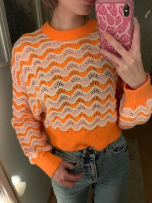 Färgglad stickad tröja - Strl S, endast använd 1 gång