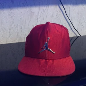 One size  - Det är en Jordan keps äkta röd har inte använt den så mycket