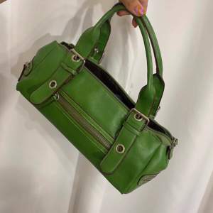 Cool grön handväska 