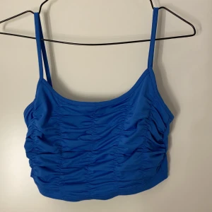 Linne - Ett blått rynkat linne från SHEIN.