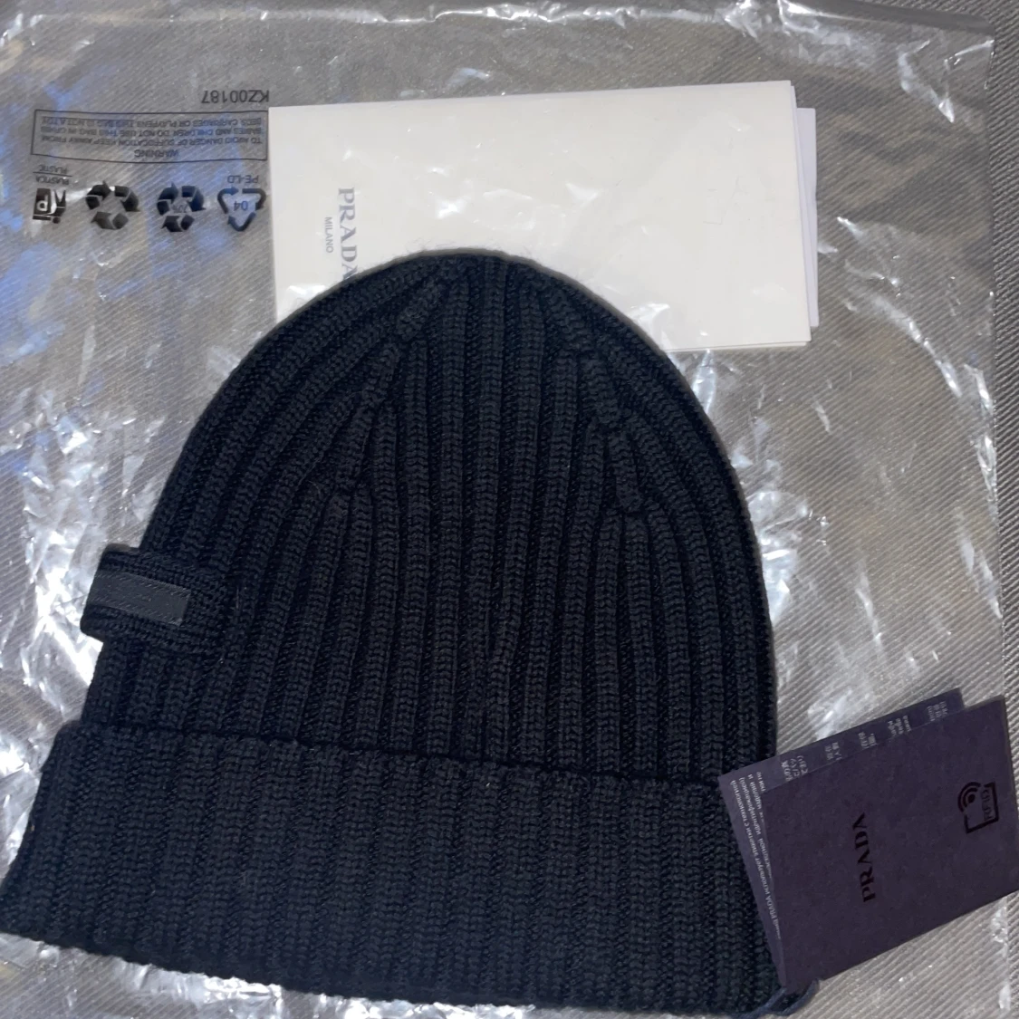 Prada mössa strlk M - 90