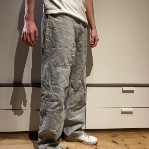 Worker Jeans  - Gråspräckliga jeans från WEEKDAY, köpta för ca 650kr för ett år sen, användt 3 gånger 