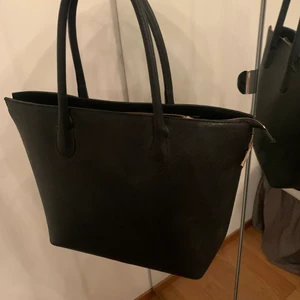 Svart väska - Svart väska i nyskick, skriv för intresse❤️