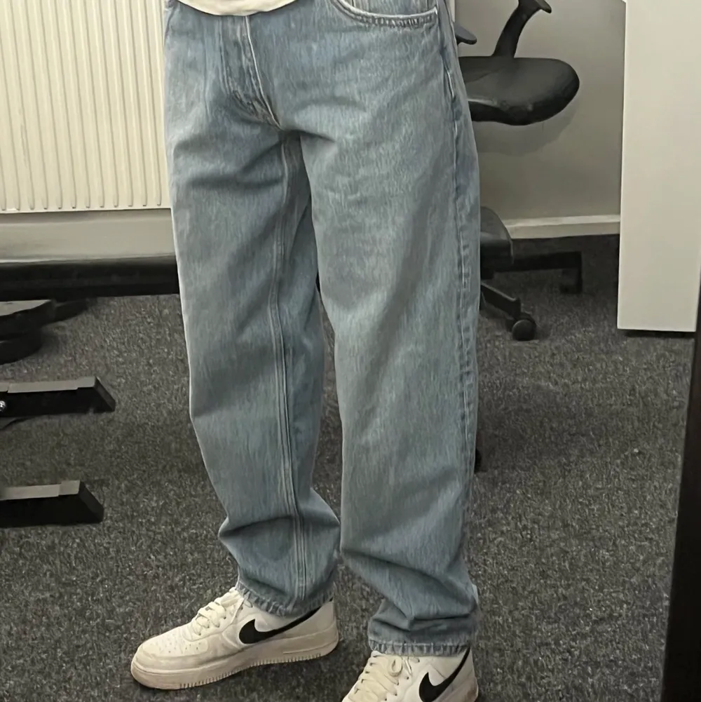 oanvända eftersom byxorna var för små för mig. Är 176cm.. Jeans & Byxor.