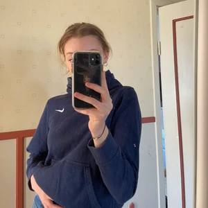 Vintage nikehoodie - Superfin vintage nikehoodie i barnstorlek L men passar XS, säljer då den är något kort i ärmarna på mig!