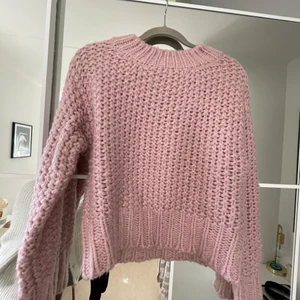 Stickad tröja - Stickad varm tröja i en härlig gammelrosa färg! Mer xs/s i storlek än xxs. 