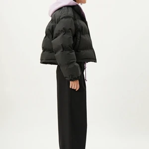 Weekday puffer jacka - Andvänd fåtal gånger, fint skick. Storlek XS, liten i storleken.