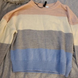 Dividcd - Det är en färgglad magtröja och den är skön att ha på sig. Du kan ha den på båda vinter och sommar.