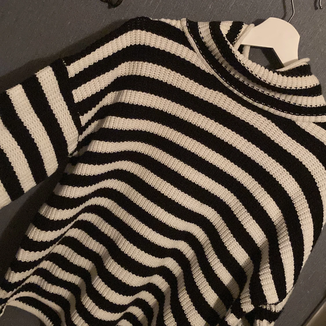 Stickad tröja med krage  - 90