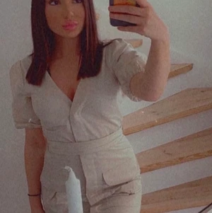 NAKD sommarklänning - NAKD, skit snygg klänning!! Tyvärr så passar den ej mig längre. (Ber om ursäkt att den är skrynklig på bild)