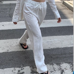 Linnebyxor - Skit snygga linnebyxor från adsgn stl xs ( SLUTSÅLDA )💙💙helt nya med prislapp kvar. Pris kan diskuteras vid snabb affär! Kan även byta mot ett par i s 💙