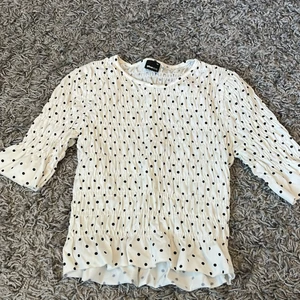 Blus - Super söt blus/topp från ginatricot i stolek xs men passar även s! (Jättefint skick). Hör av er för fler bilder