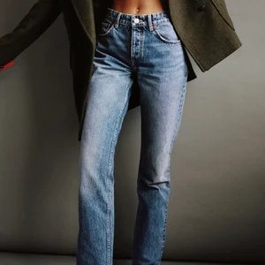 zara jeans  - säljer mina super populära zara jeans i stl 34,  nästan helt oanvända, i topp skick