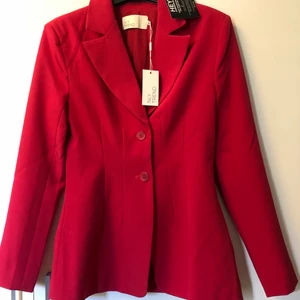 Helt ny röd blazer/kavaj  - Köpt på Nelly nyligen, nypris va 599kr
