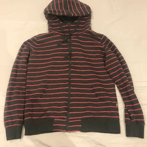 Zip up hoodie - Säljer denna jätte fina zip up hoodie då den inte kommer till nån användning, använd 1 gång