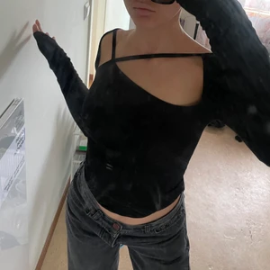 Svart topp - Köpt från Nelly, storlek XS💕
