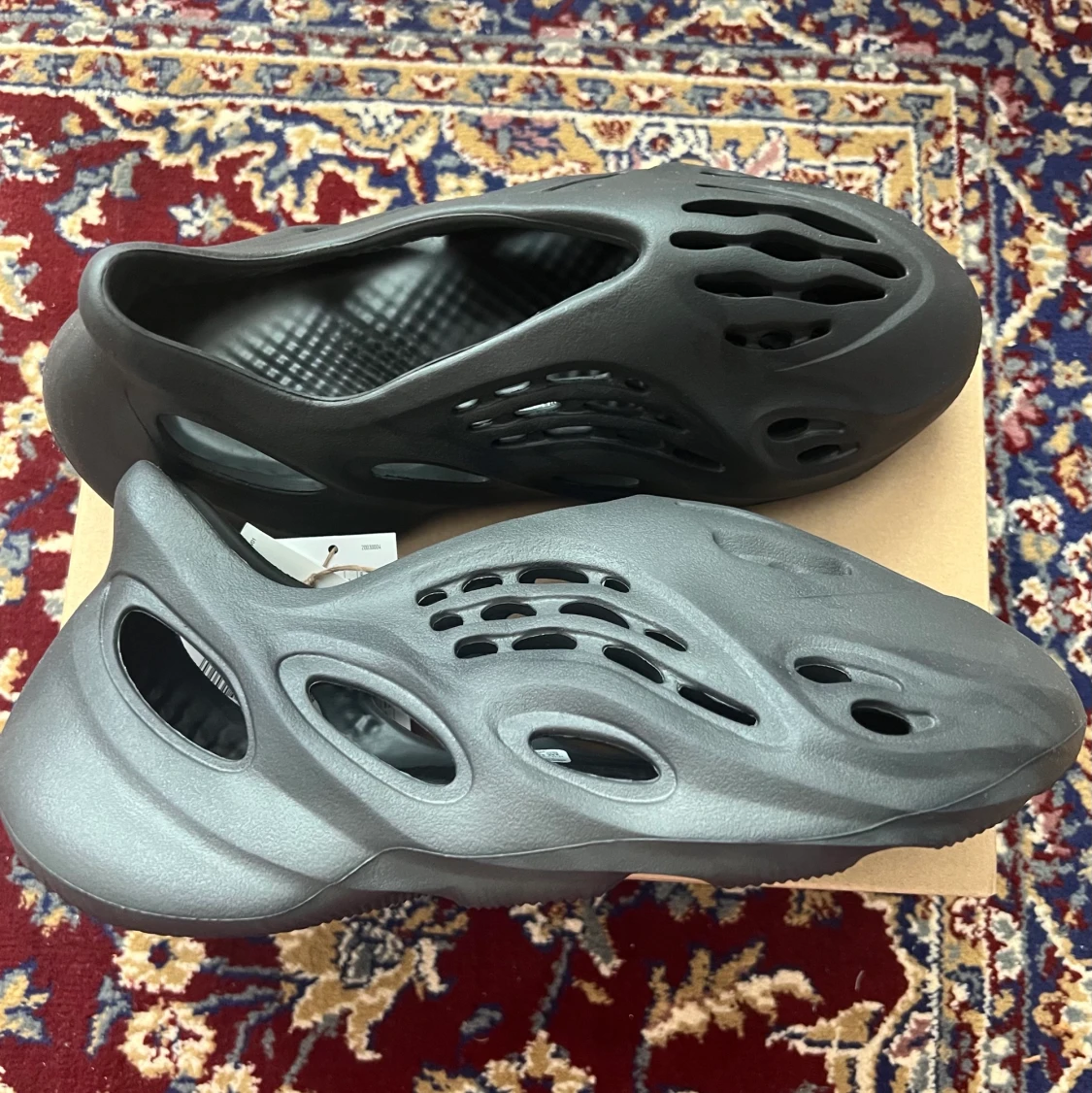 Yeezy Foan runner onyx