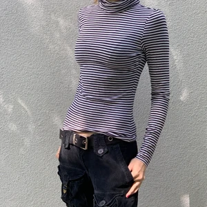 Randig polotröja  - Skön randig polotröja som ger lite extra värme under en t-shirt på vintern- se bild 2 (eller sommaren för den delen). 