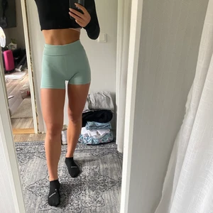 Ljusblåa gymshorts - Fina gymshorts som sitter super bra, sköna och enkla