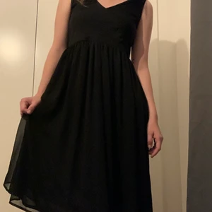 Svart klänning - Klänning köpt på second hand, använd någon enstaka gång. 